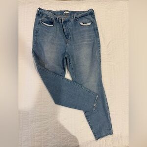 Good American Always Fit Good Legs Skinny Jeans